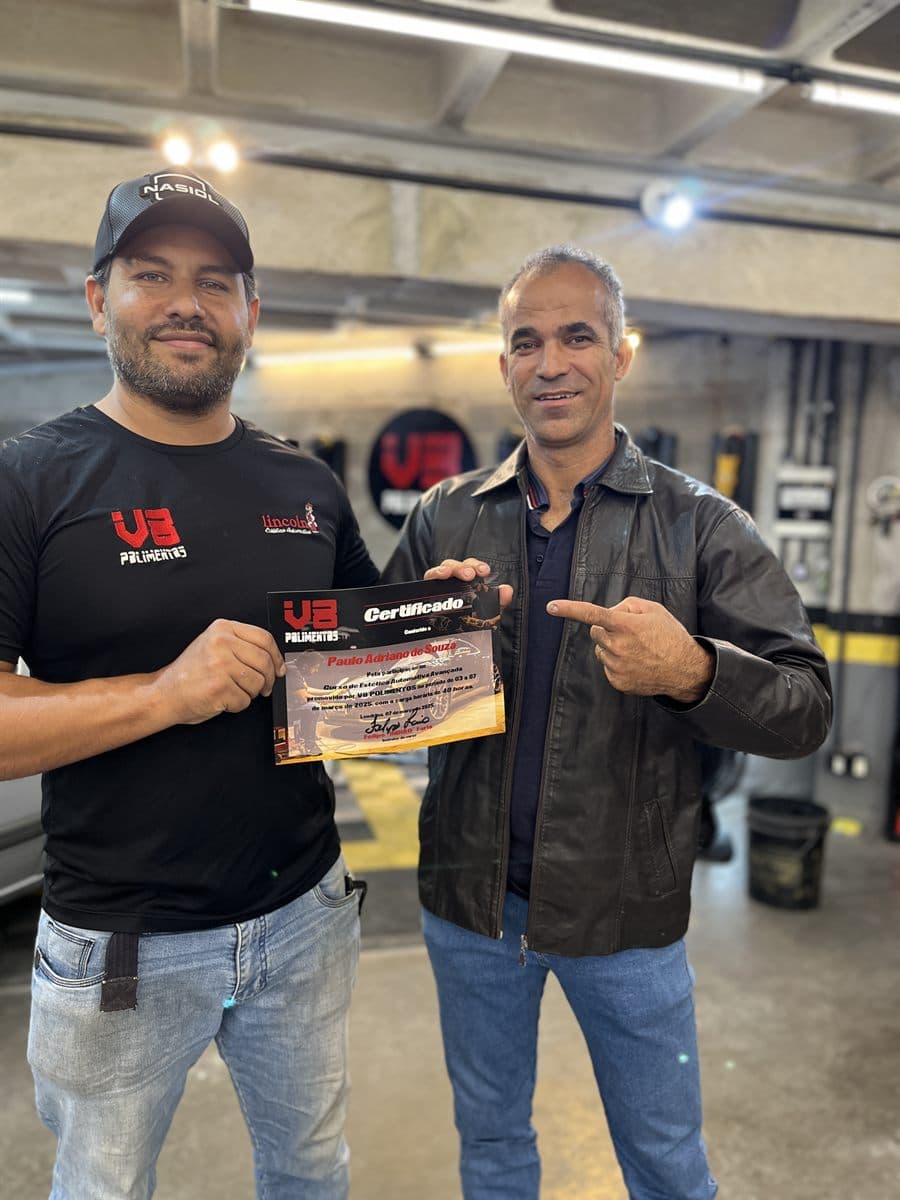 Entrega de certificado no box da V8