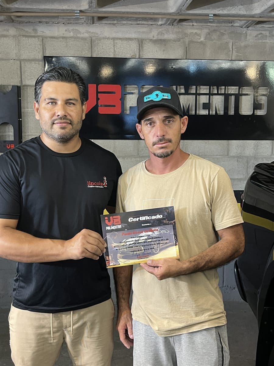 Aluno formado em estética automotiva