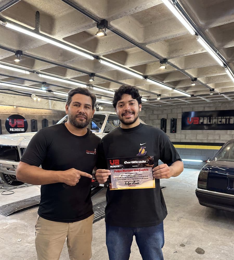 Aluno certificado na oficina da V8 Polimentos