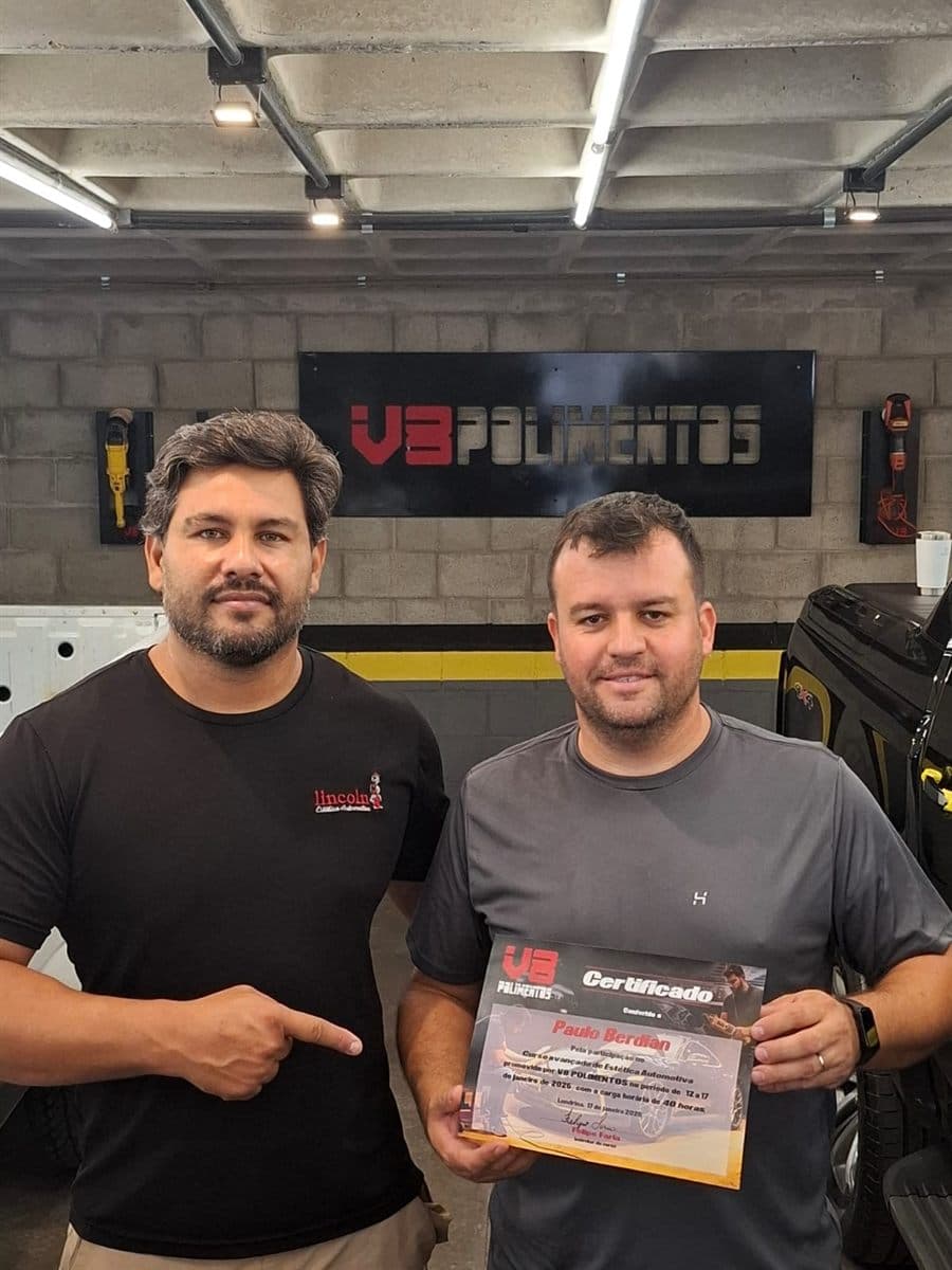 Aluno certificado depois da imersão prática